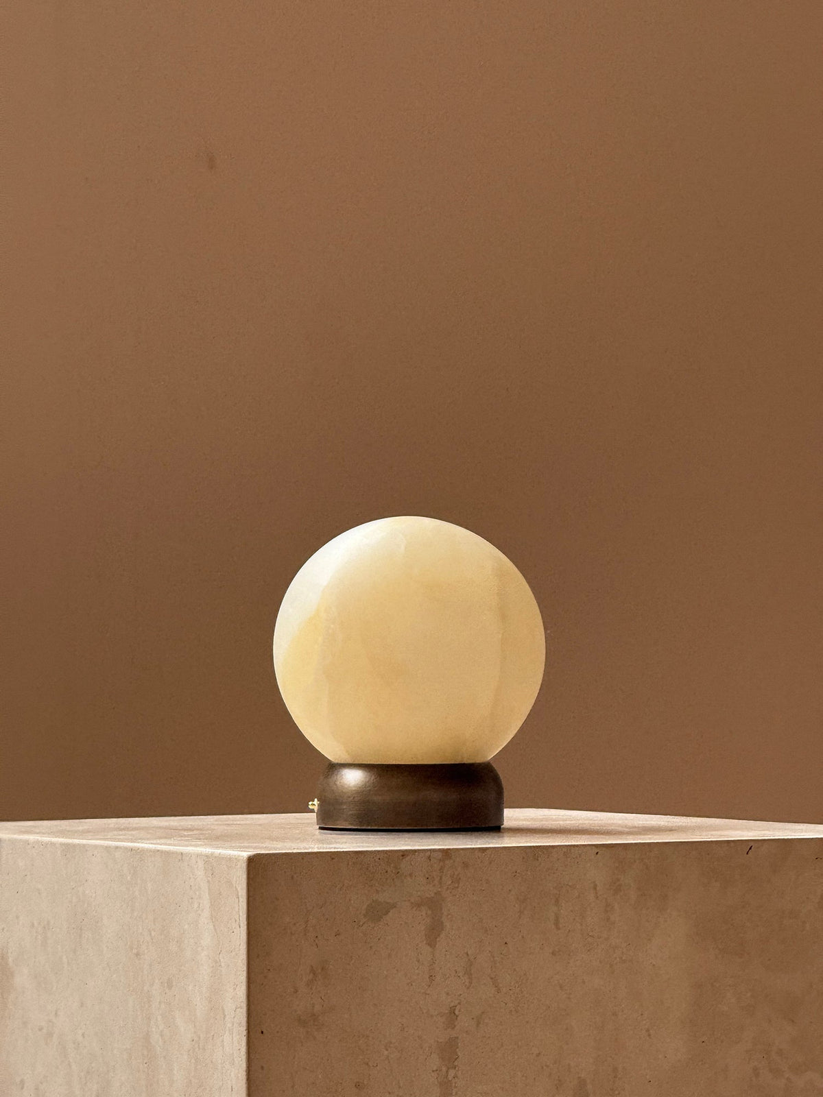 Trevi Orb tragbare Tischleuchte (wiederaufladbar)