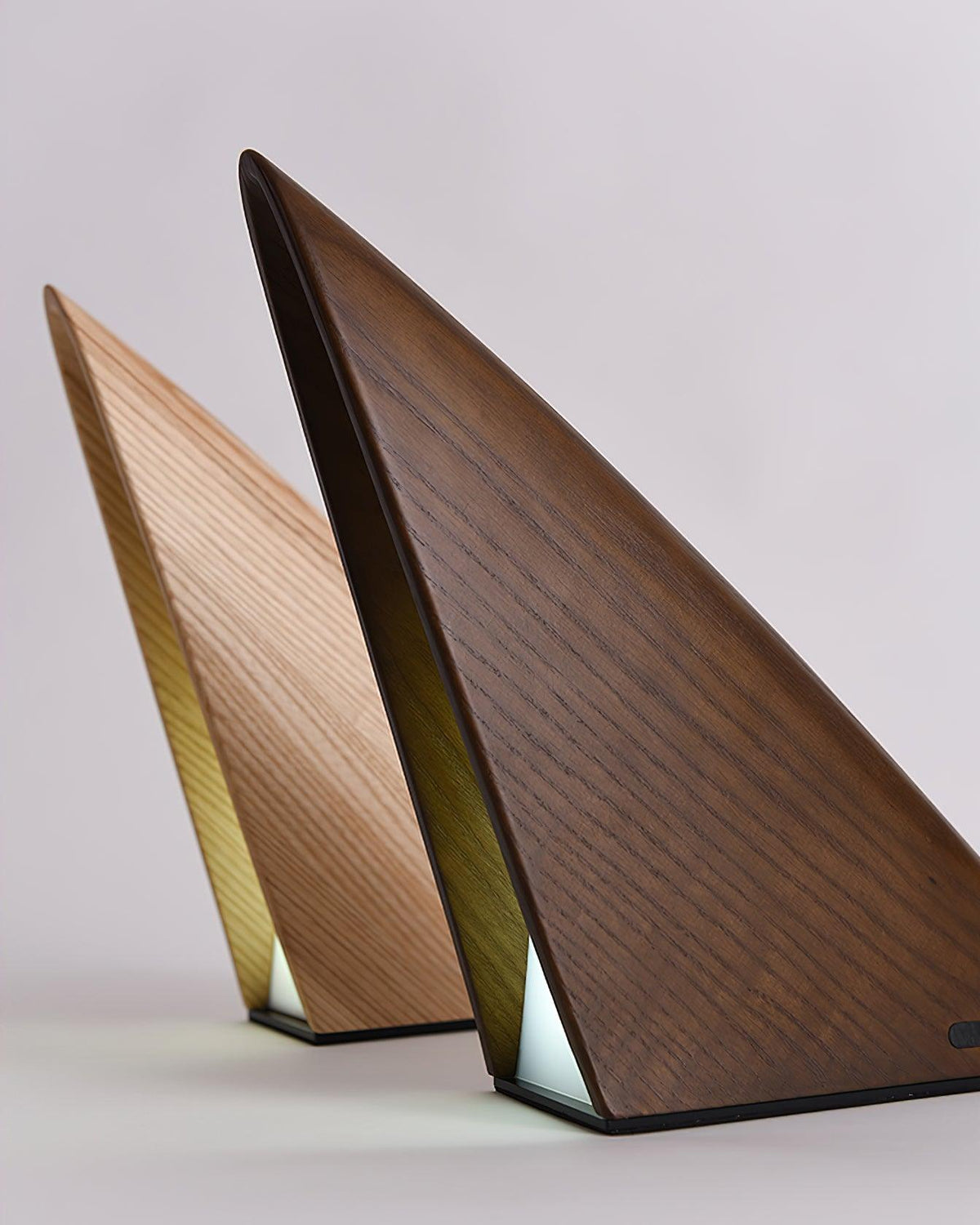 Justin Minimalistische Tischleuchte aus Holz