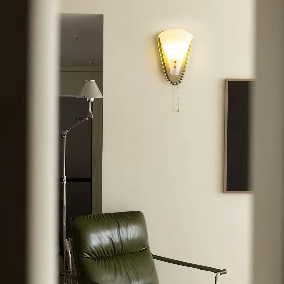 Auremont Dreieckige Wandleuchte