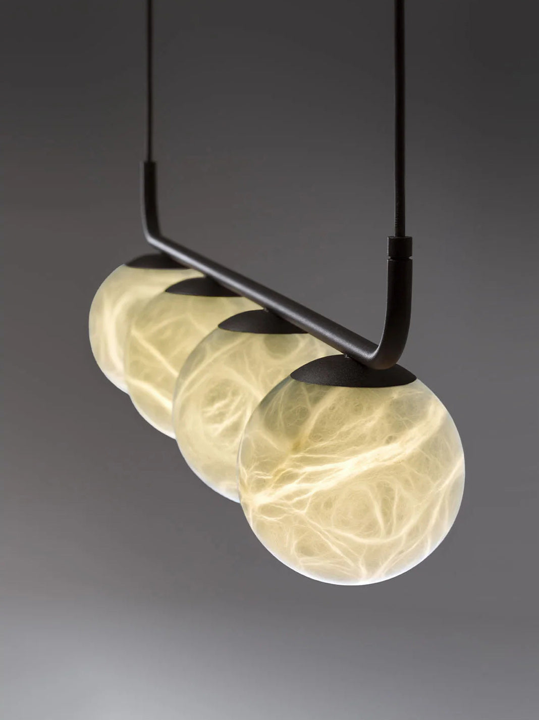 Eiralaine Alabaster-Pendelleuchte