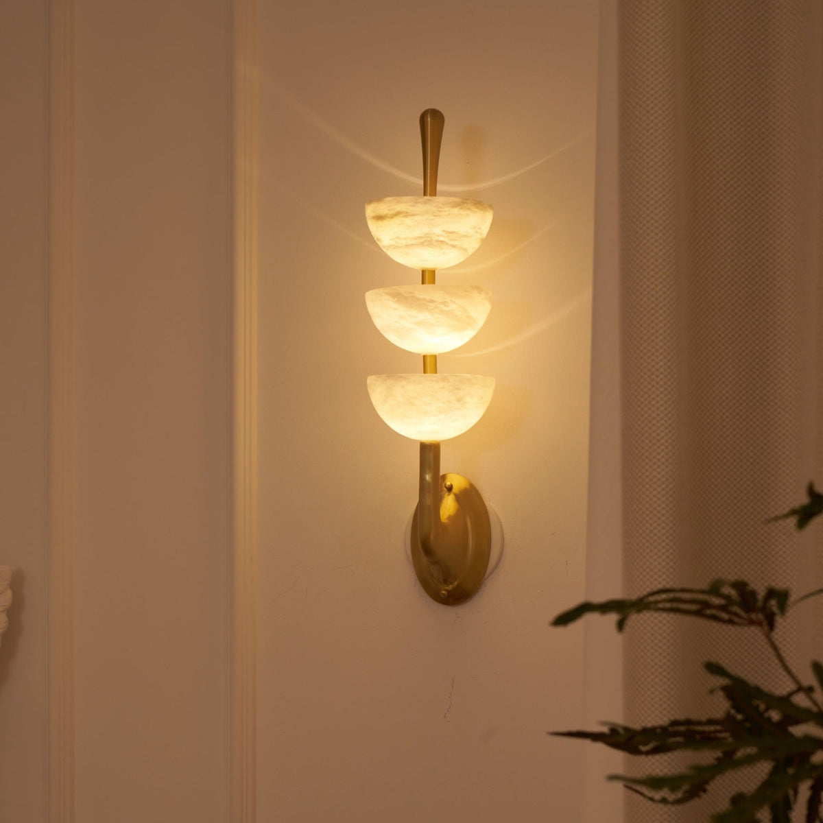 Ulmiraris Alabaster-Wandleuchte