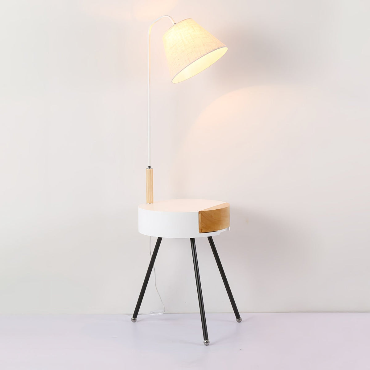 Lumo Tripod-Stehleuchte aus Stoff
