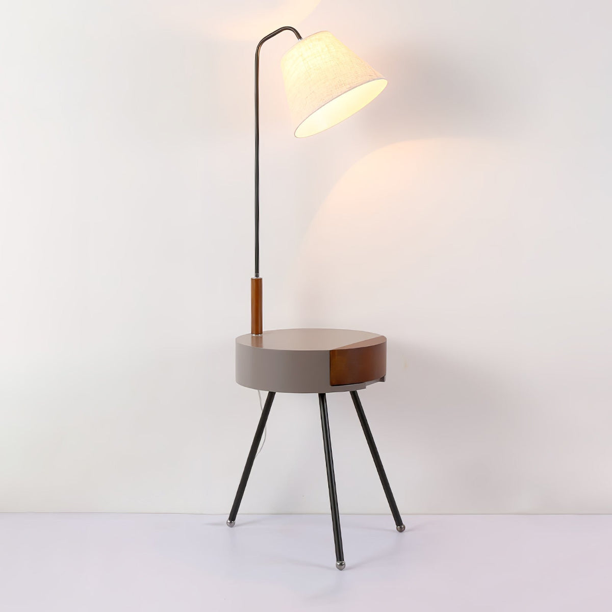 Lumo Tripod-Stehleuchte aus Stoff