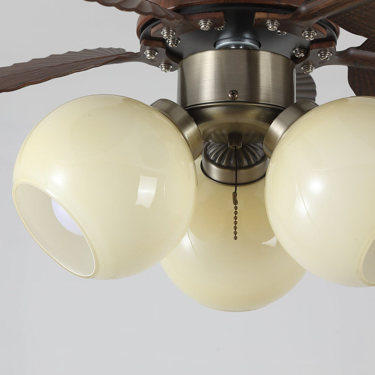 Walden Deckenventilator mit Beleuchtung aus Eiche