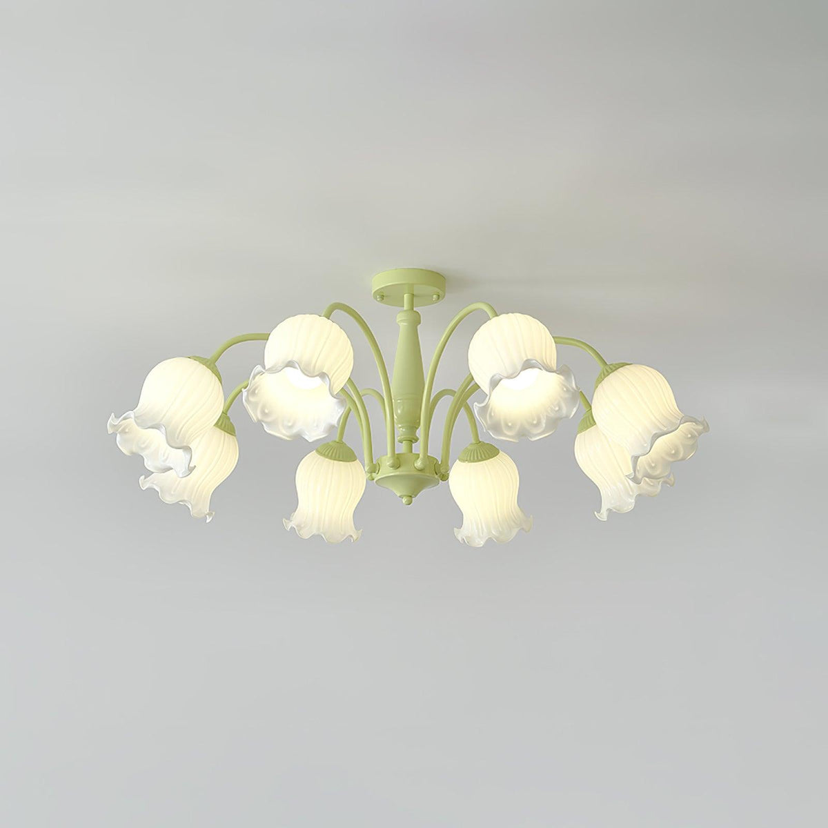 Ibis Kronleuchter Trumpet aus Pastellglas mit floralen Kieselsteinform-Blüten