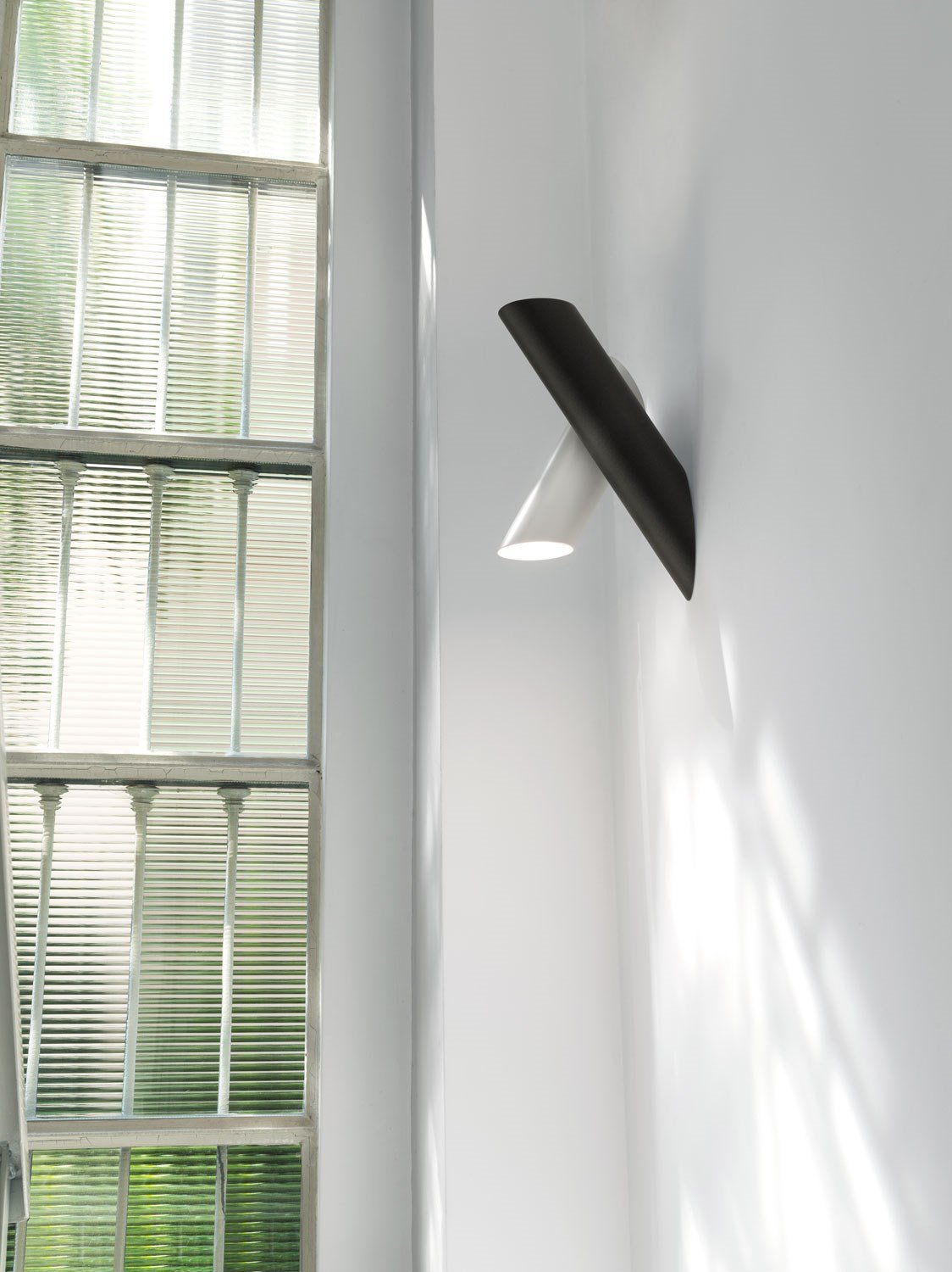 Perylis zeitgenössische minimalistische Wandleuchte mit Tuben
