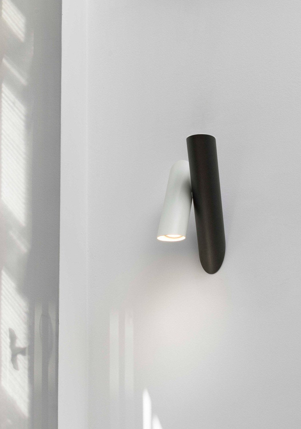 Perylis zeitgenössische minimalistische Wandleuchte mit Tuben
