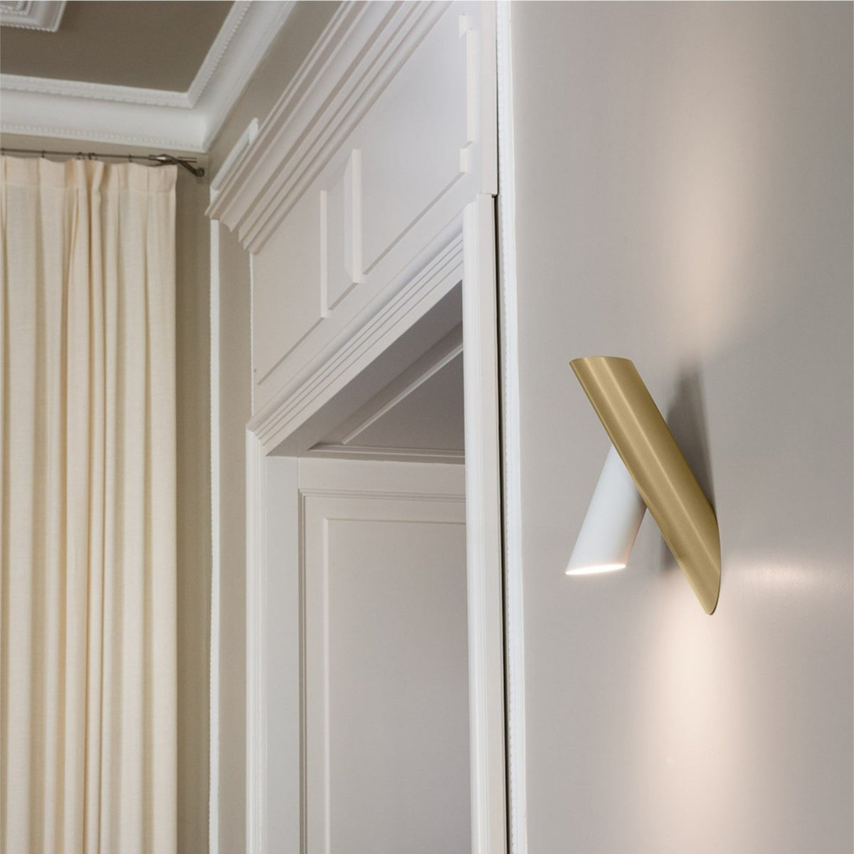 Perylis zeitgenössische minimalistische Wandleuchte mit Tuben