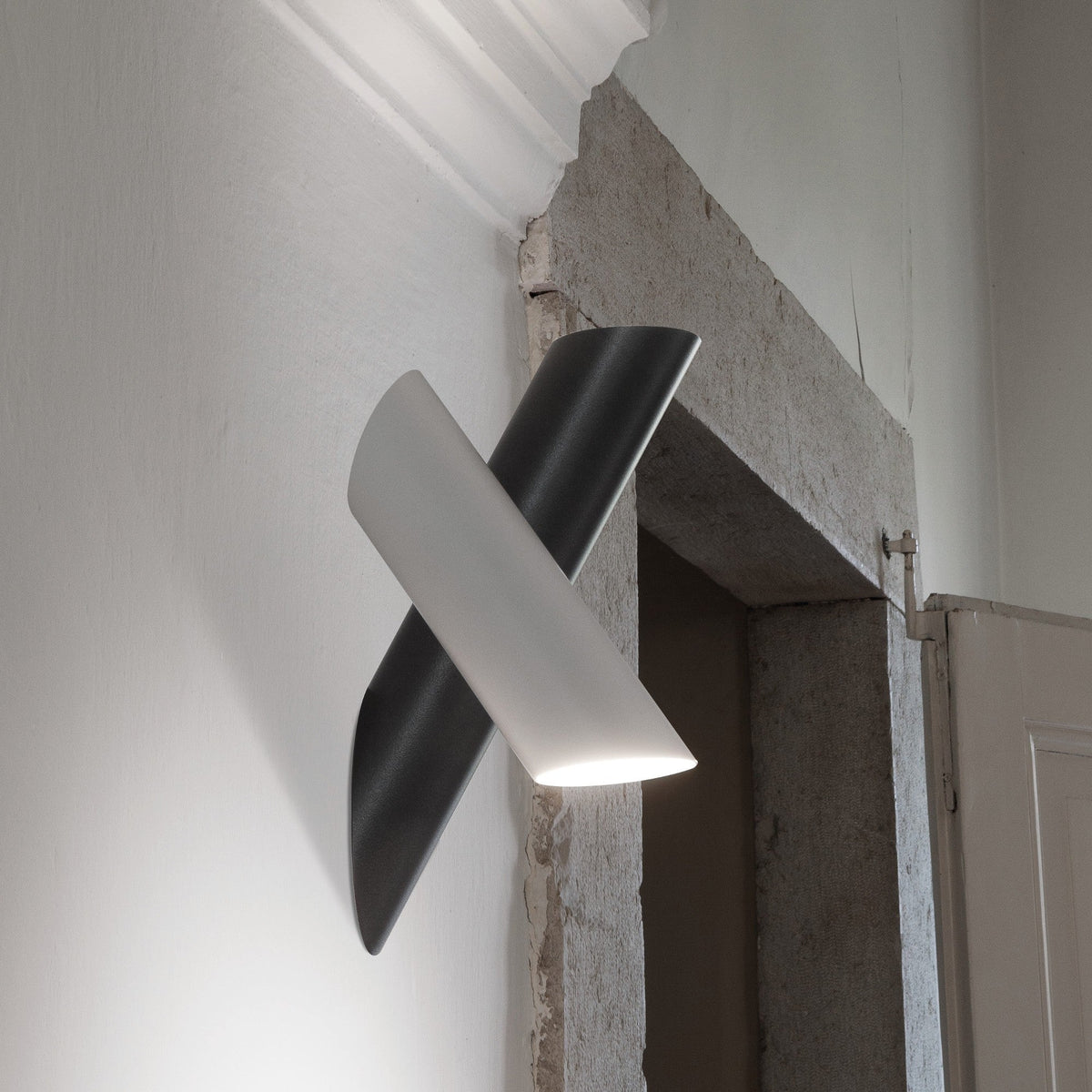 Perylis zeitgenössische minimalistische Wandleuchte mit Tuben
