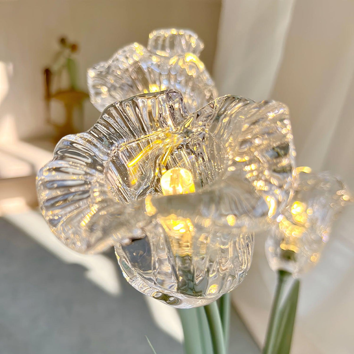 Aurdoril Tischleuchte aus Glas in whimsischer Form