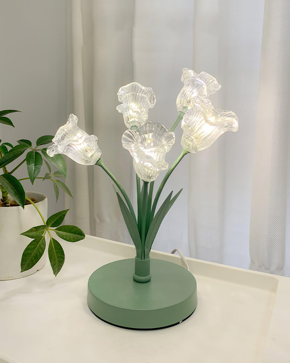 Aurdoril Tischleuchte aus Glas in whimsischer Form