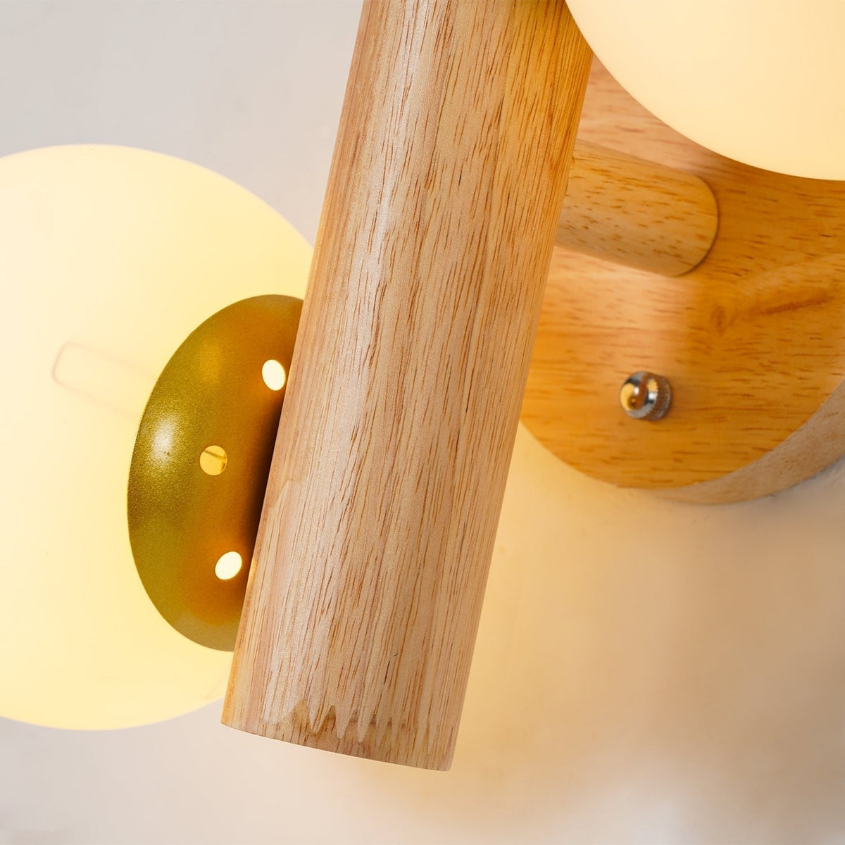 Fioran Wandleuchte aus Holz im skandinavischen Stil
