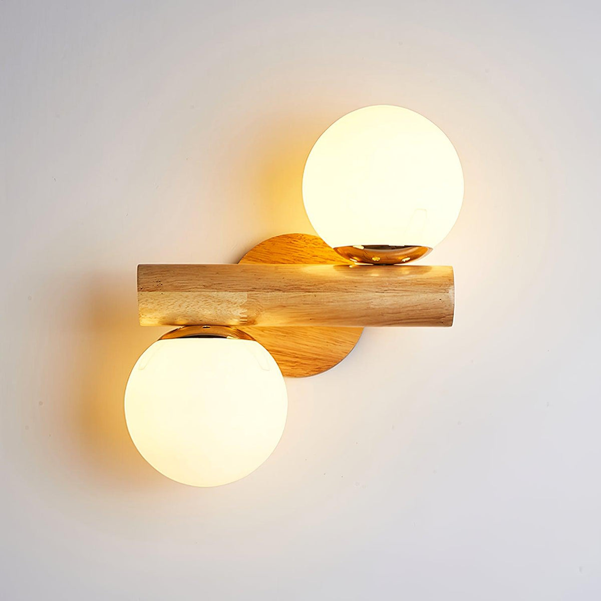 Fioran Wandleuchte aus Holz im skandinavischen Stil