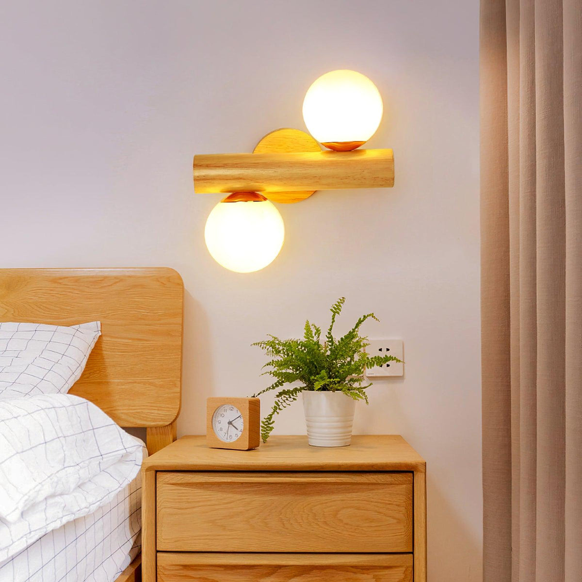 Fioran Wandleuchte aus Holz im skandinavischen Stil