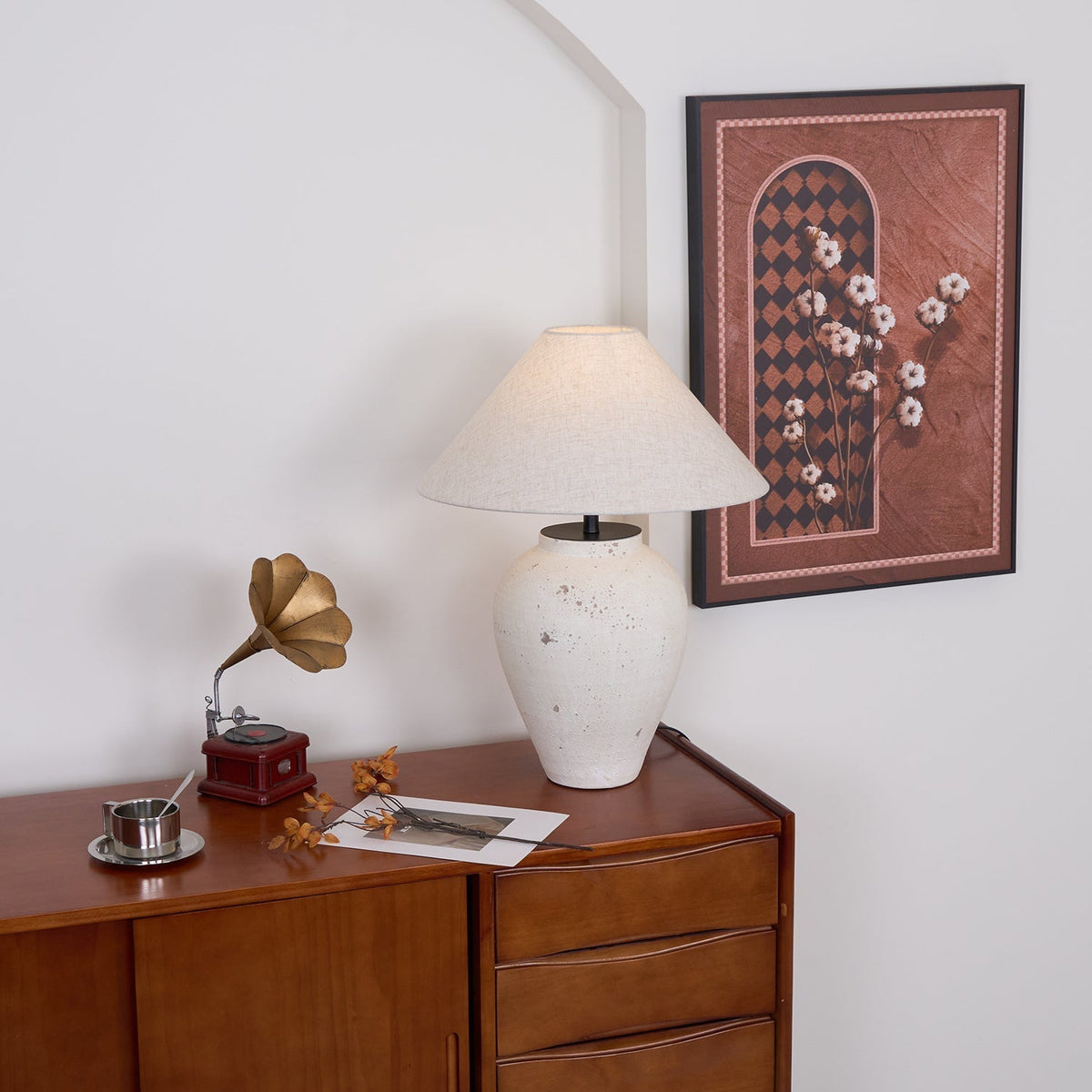Solix Tischleuchte aus Keramik und Stoff in Beige