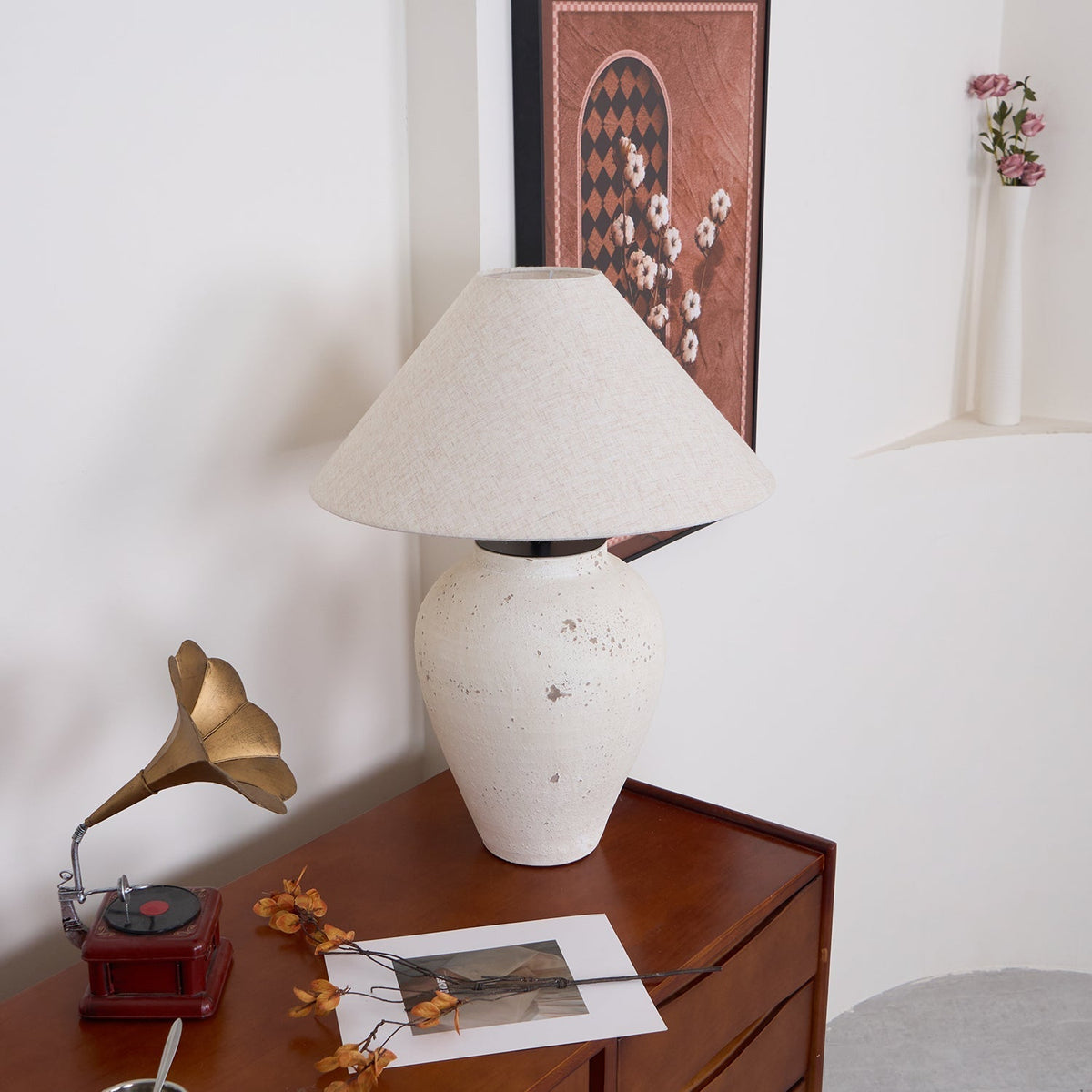 Solix Tischleuchte aus Keramik und Stoff in Beige