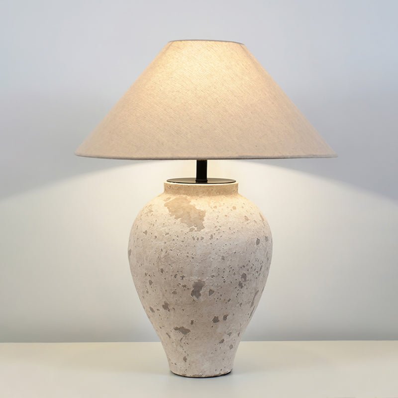 Solix Tischleuchte aus Keramik und Stoff in Beige