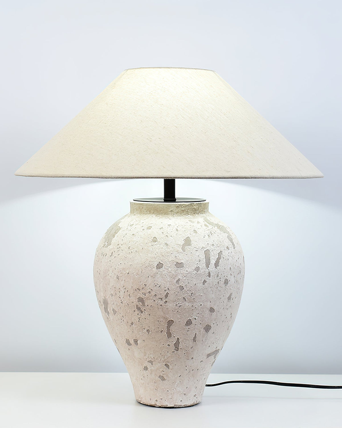 Solix Tischleuchte aus Keramik und Stoff in Beige