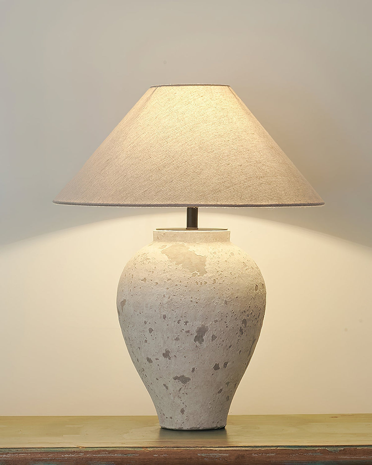 Solix Tischleuchte aus Keramik und Stoff in Beige
