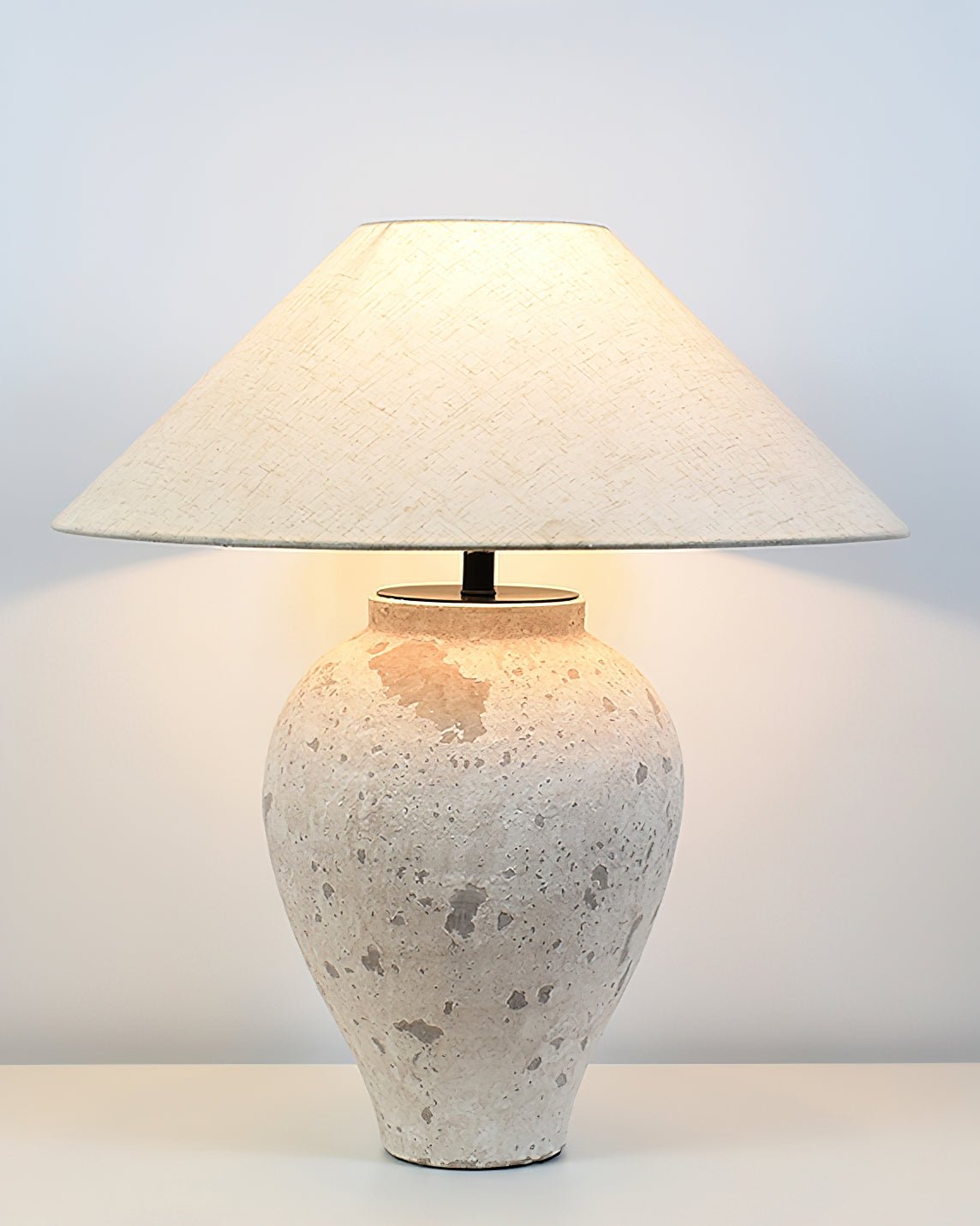Solix Tischleuchte aus Keramik und Stoff in Beige