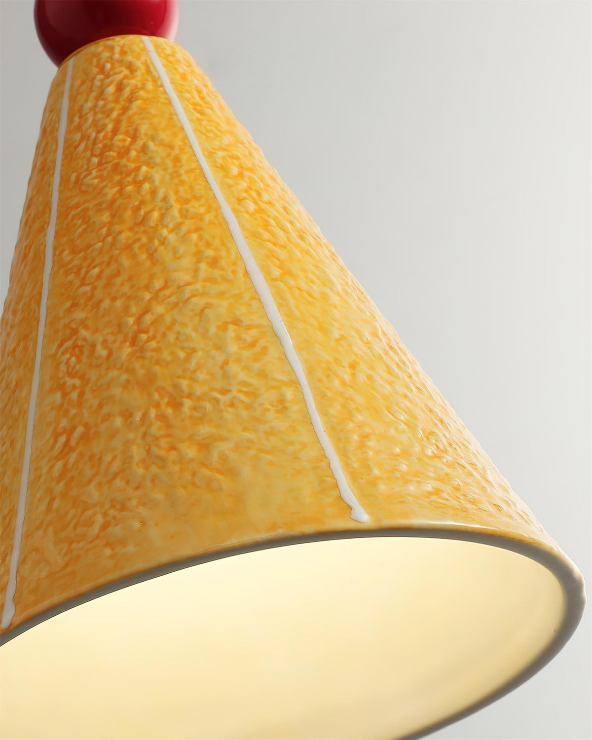 Virella Pendelleuchte aus Keramik in Gelb mit Kieselsteinform – zeitgenössisches Design