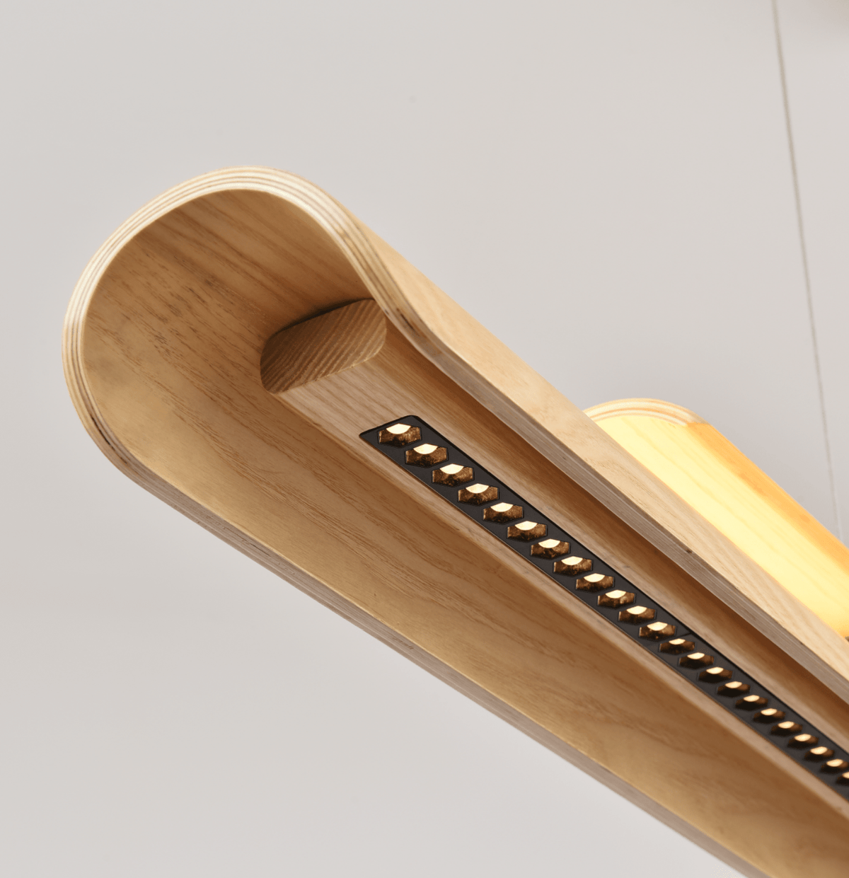Lignelle lineare Pendelleuchte aus Holz