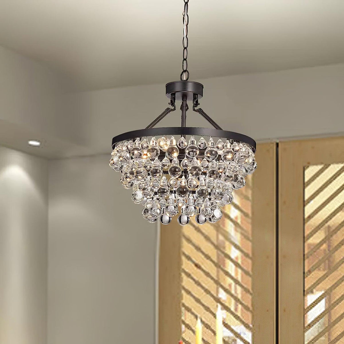 Avelis Kronleuchter im postmodernen Luxusstil mit einzigartigen gestuften Kristallen