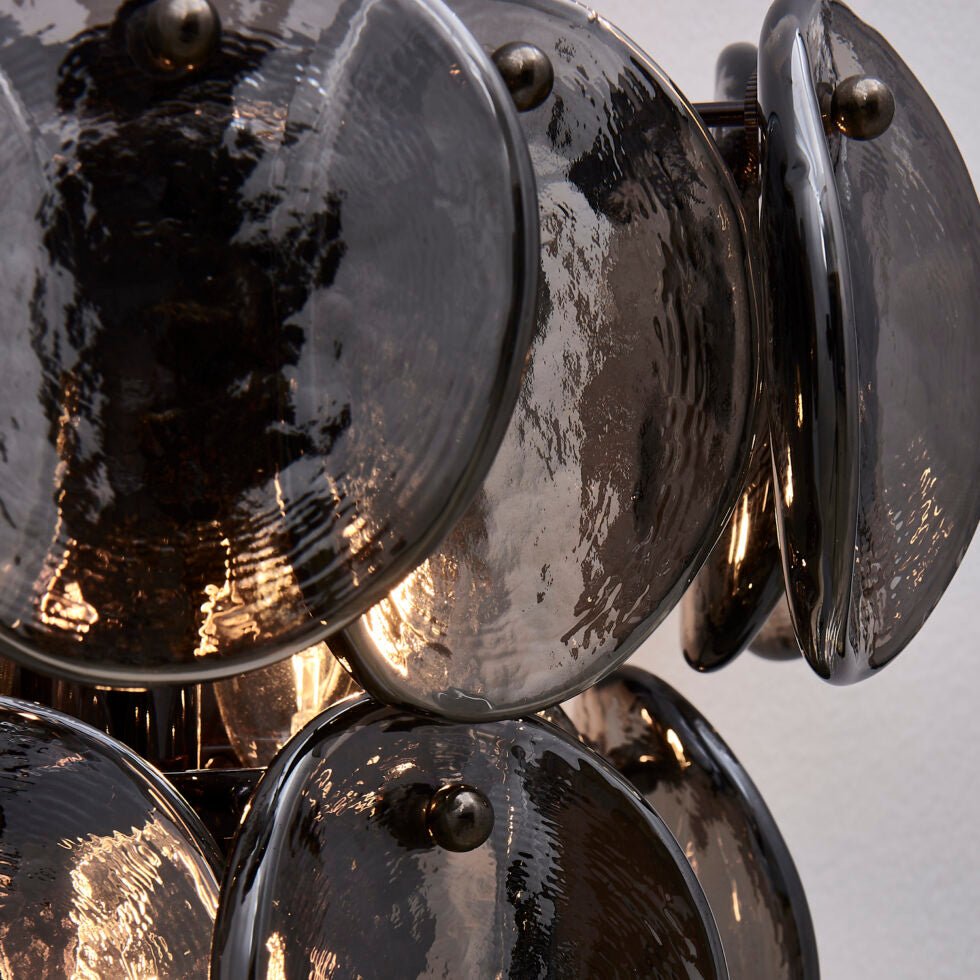 Velearia Wandleuchte aus Bernsteinfarbenem Milchglas mit Fischschuppen-Design in Messing