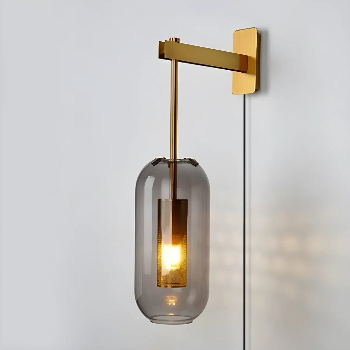 Vadim Wandleuchte aus Glas mit Netzstecker