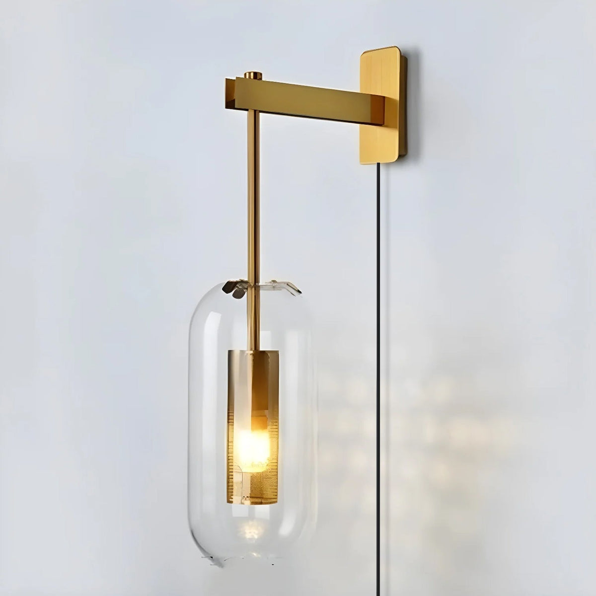 Vadim Wandleuchte aus Glas mit Netzstecker