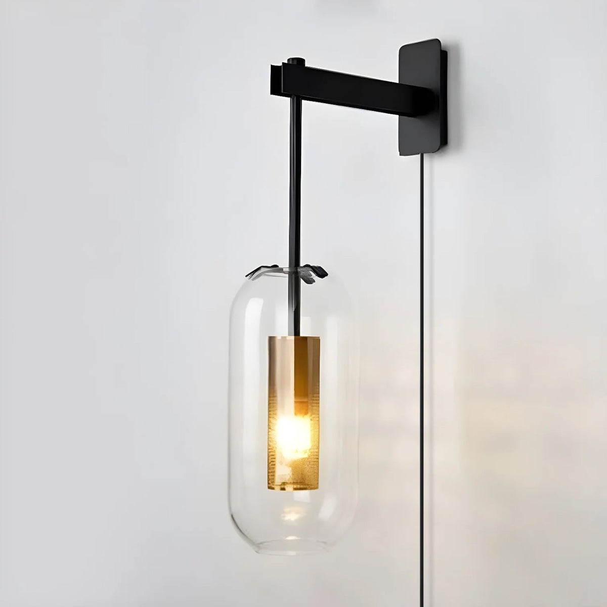 Vadim Wandleuchte aus Glas mit Netzstecker