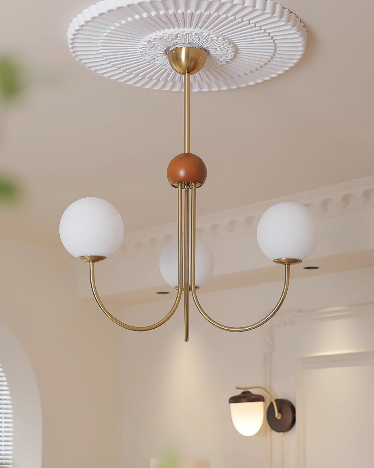 Sola Kronleuchter aus Messing mit Kugeln aus Glas