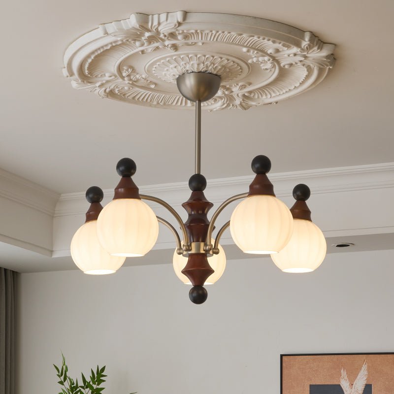 Zosilara Kronleuchter aus Holz im traditionellen Stil