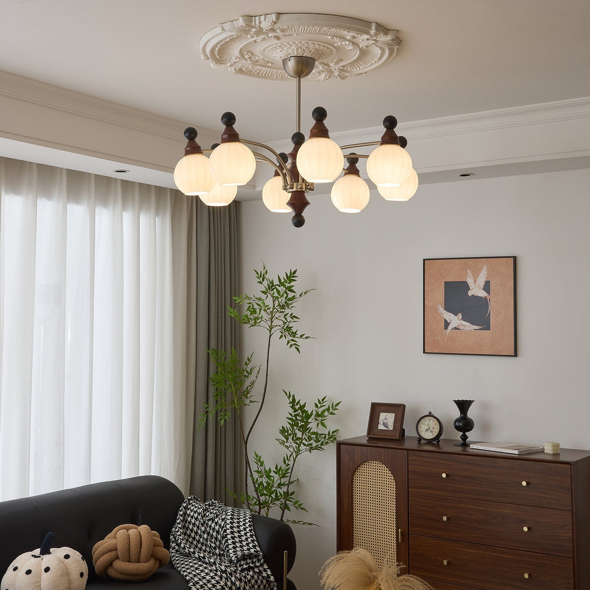 Zosilara Kronleuchter aus Holz im traditionellen Stil