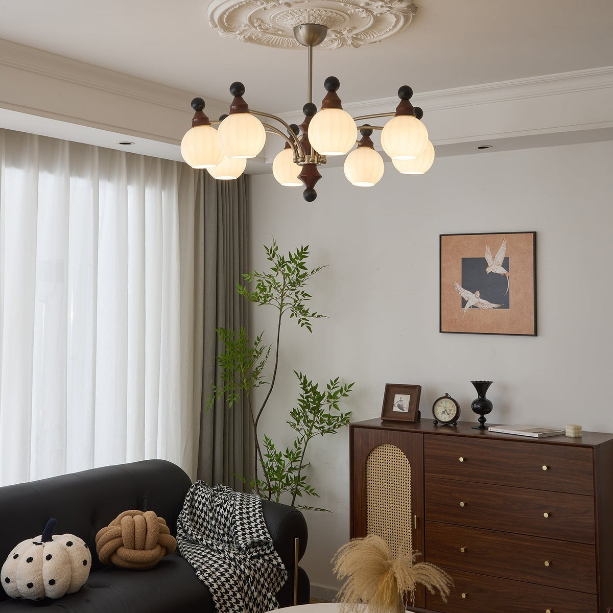Zosilara Kronleuchter aus Holz im traditionellen Stil