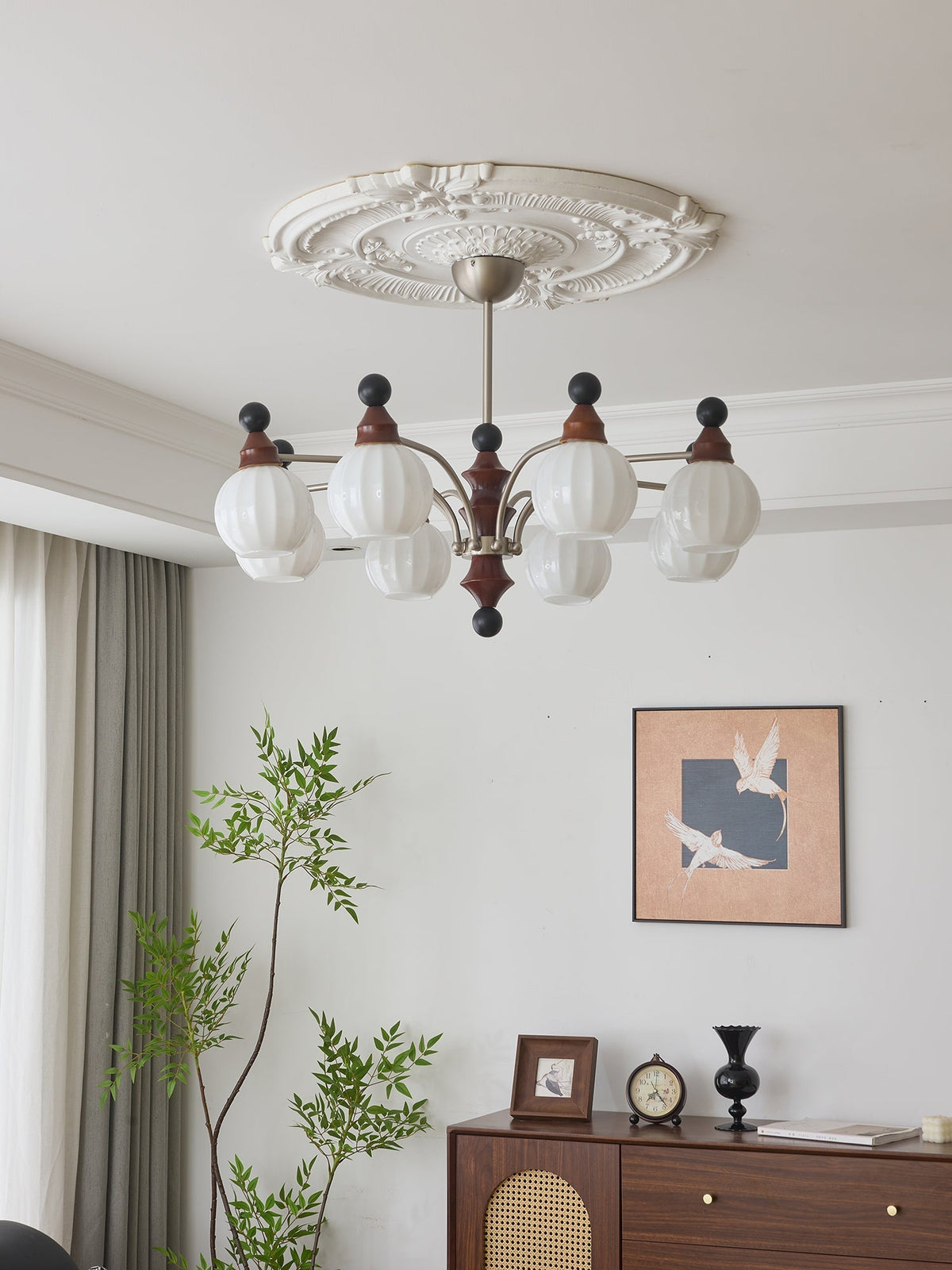 Zosilara Kronleuchter aus Holz im traditionellen Stil