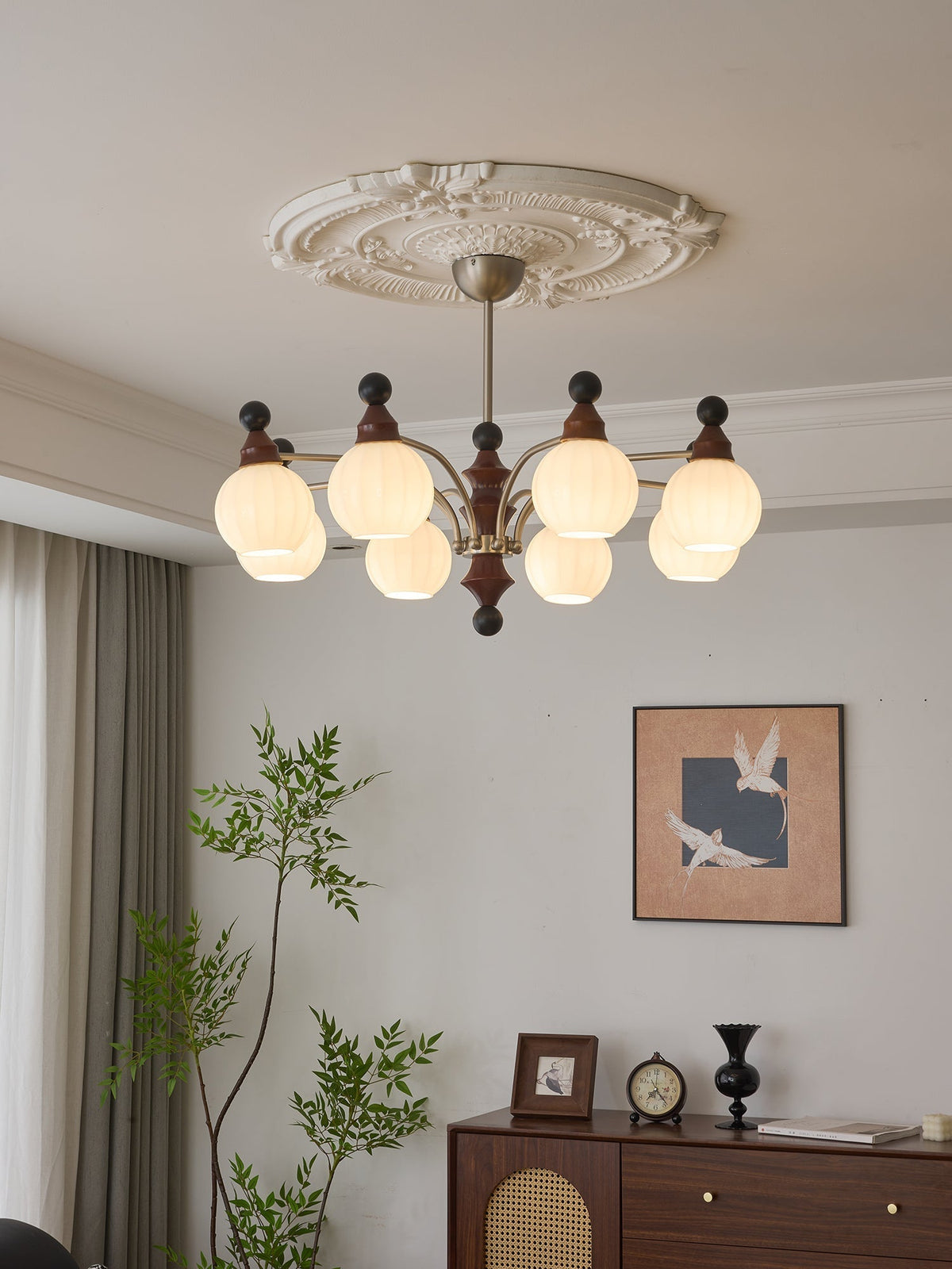Zosilara Kronleuchter aus Holz im traditionellen Stil