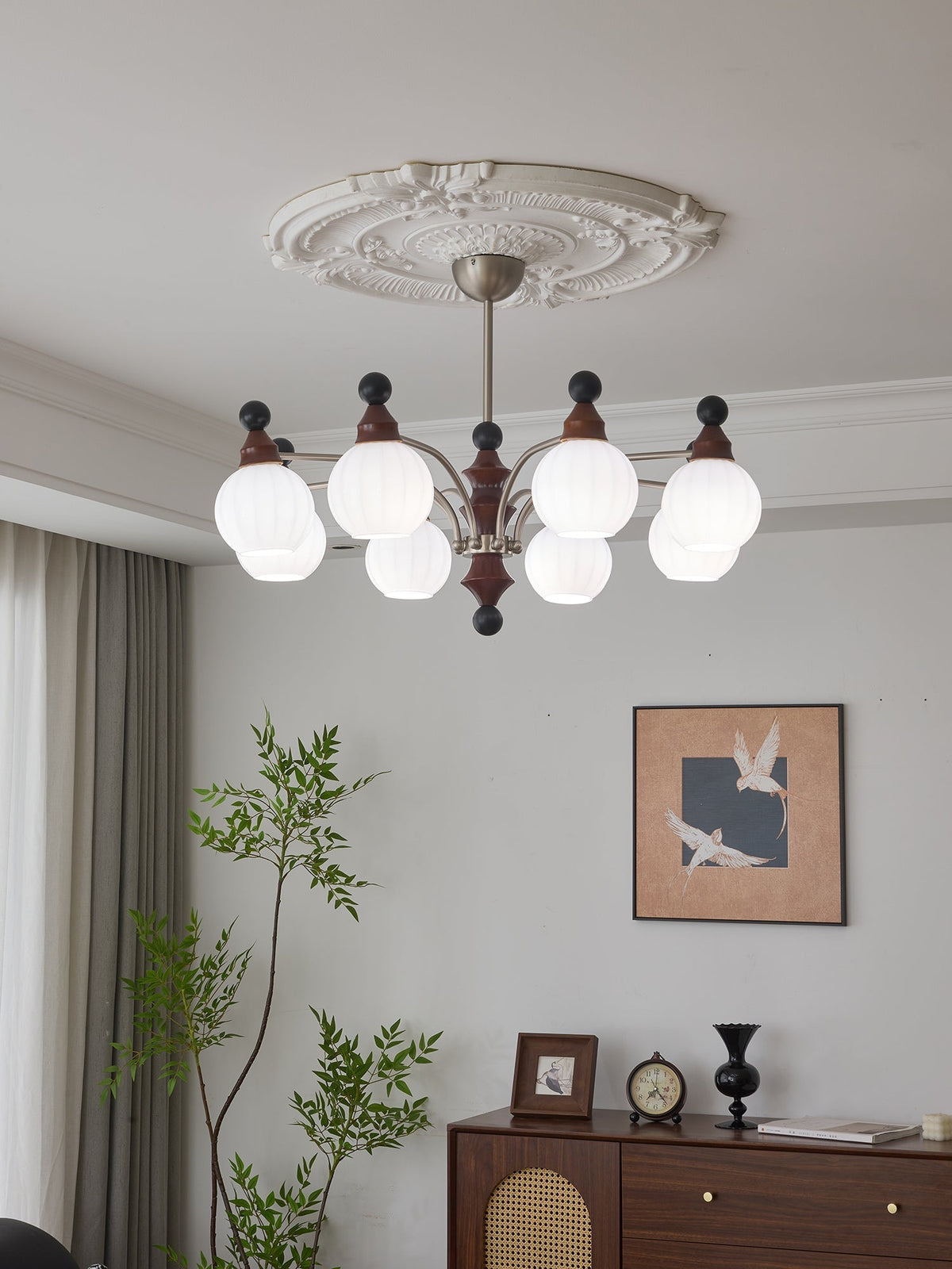 Zosilara Kronleuchter aus Holz im traditionellen Stil