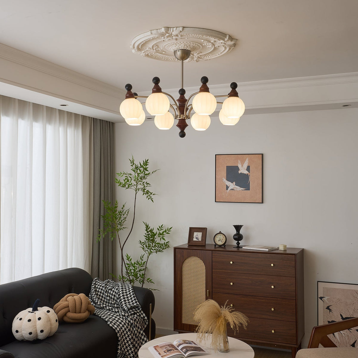 Zosilara Kronleuchter aus Holz im traditionellen Stil