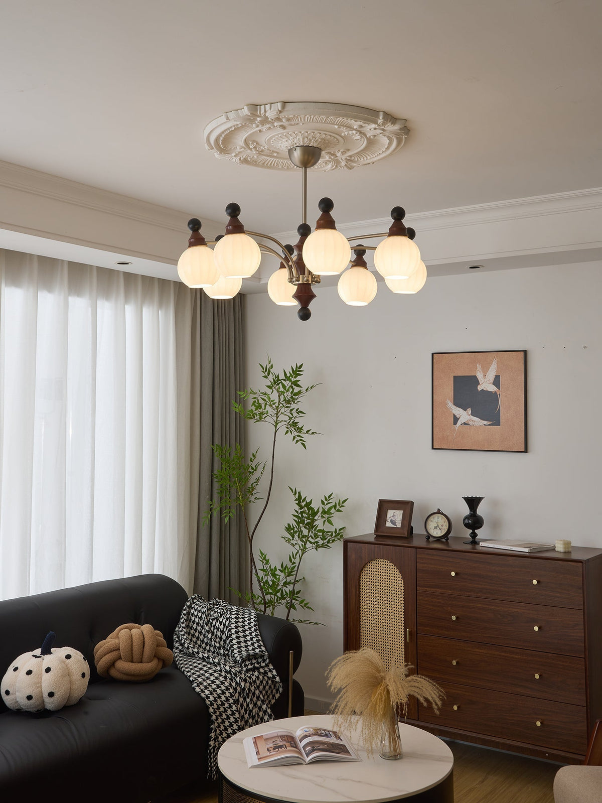 Zosilara Kronleuchter aus Holz im traditionellen Stil