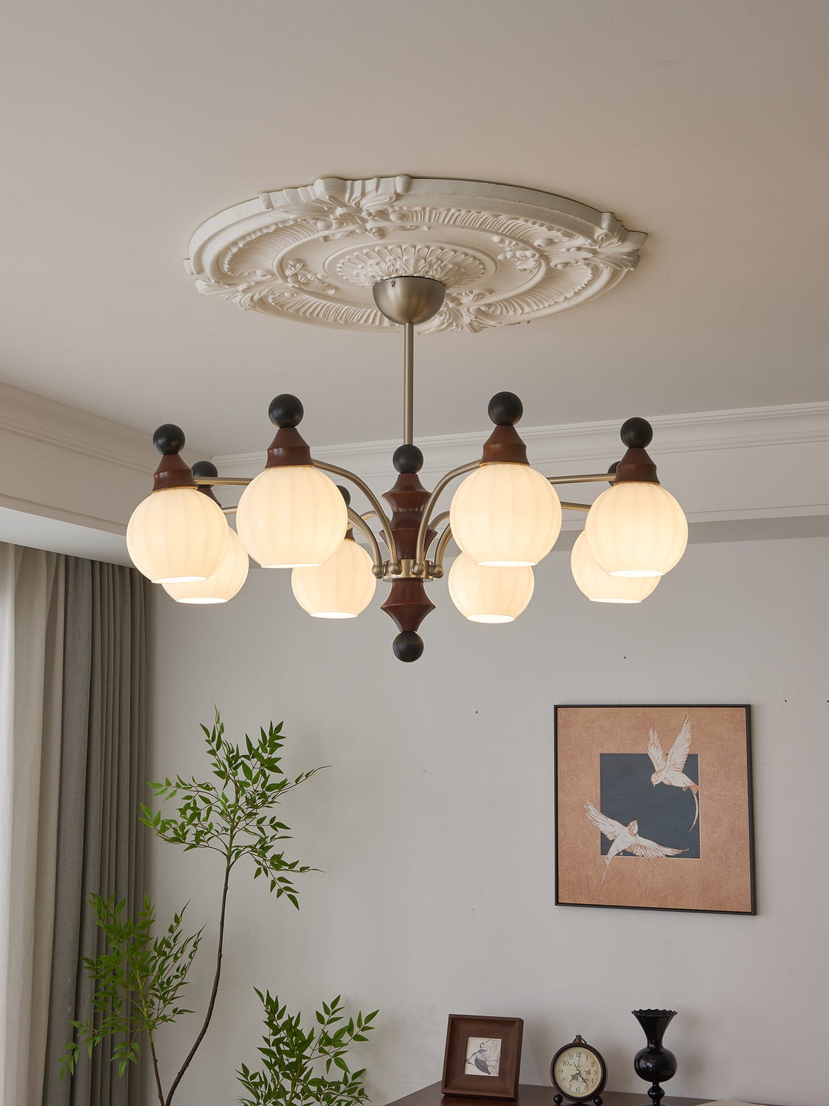 Zosilara Kronleuchter aus Holz im traditionellen Stil