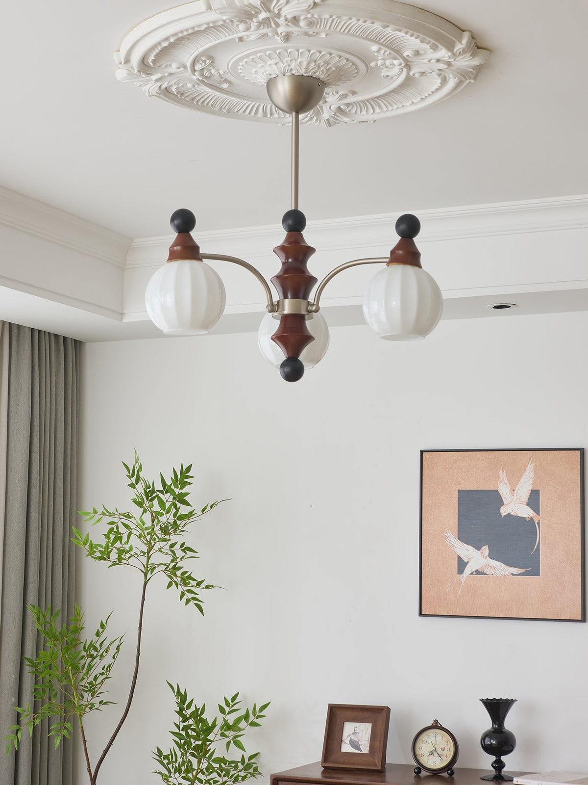 Zosilara Kronleuchter aus Holz im traditionellen Stil