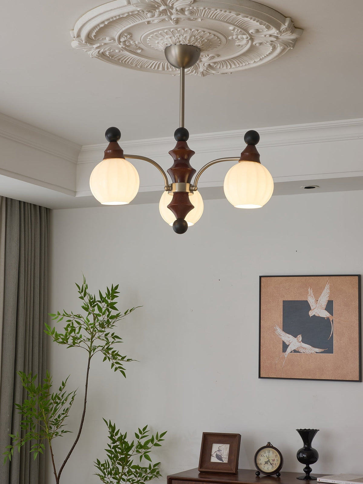 Zosilara Kronleuchter aus Holz im traditionellen Stil