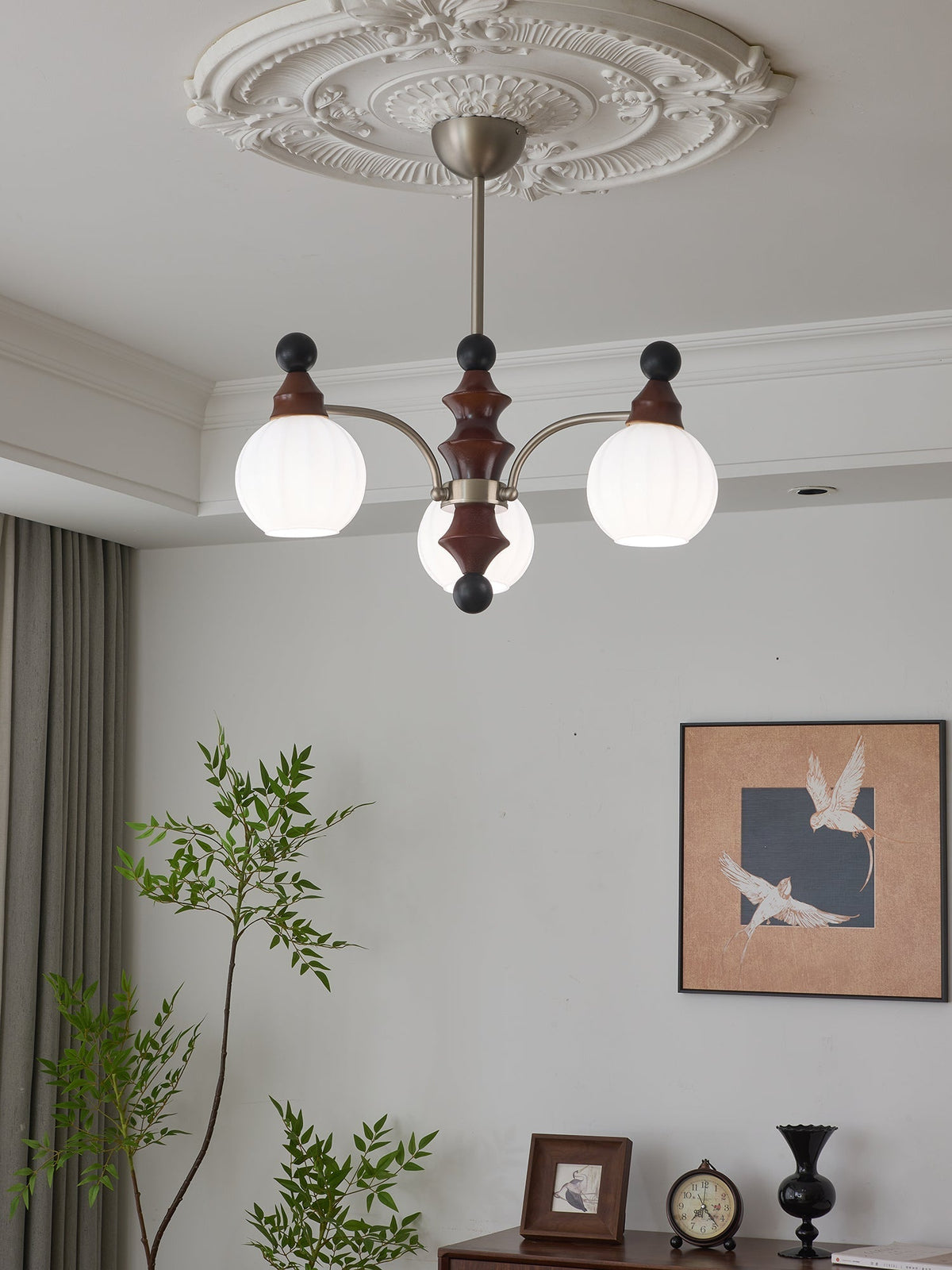 Zosilara Kronleuchter aus Holz im traditionellen Stil