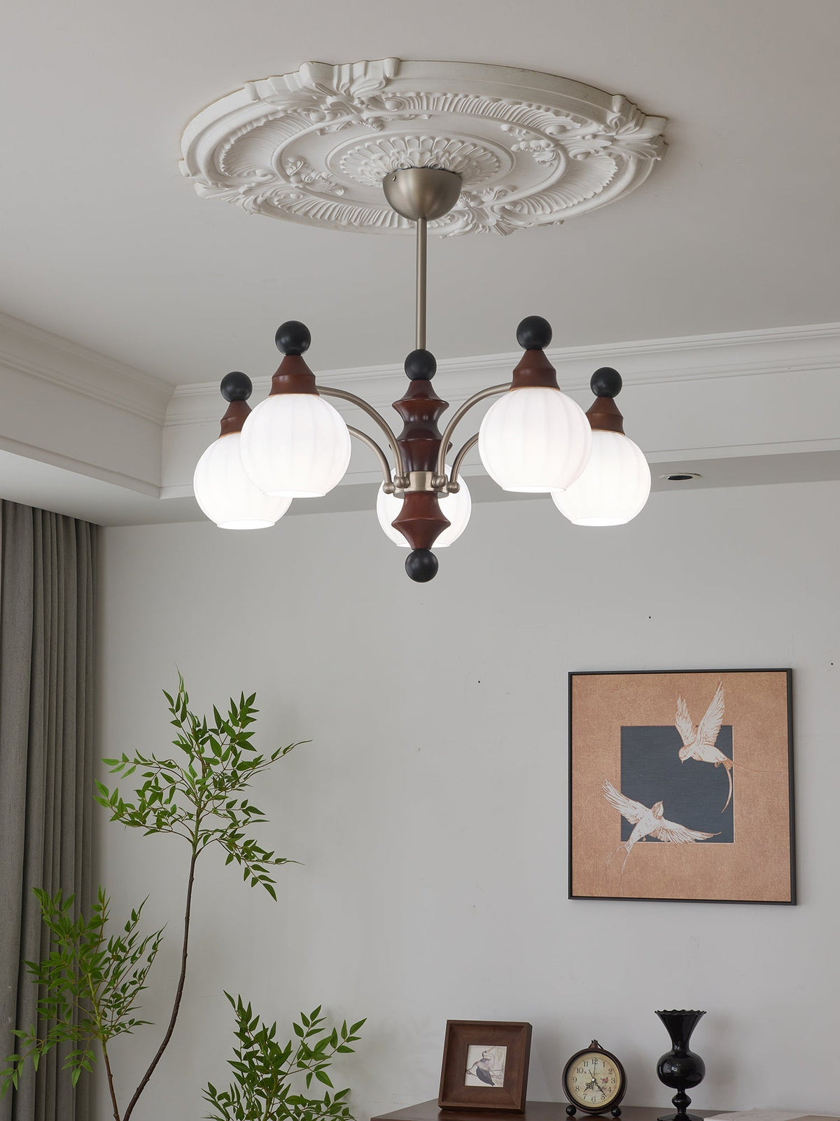 Zosilara Kronleuchter aus Holz im traditionellen Stil