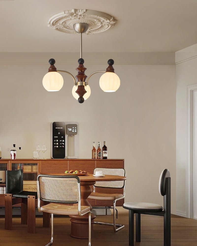 Zosilara Kronleuchter aus Holz im traditionellen Stil