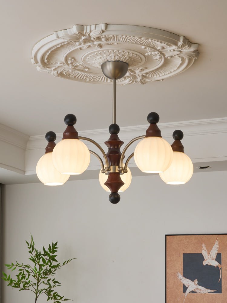 Zosilara Kronleuchter aus Holz im traditionellen Stil