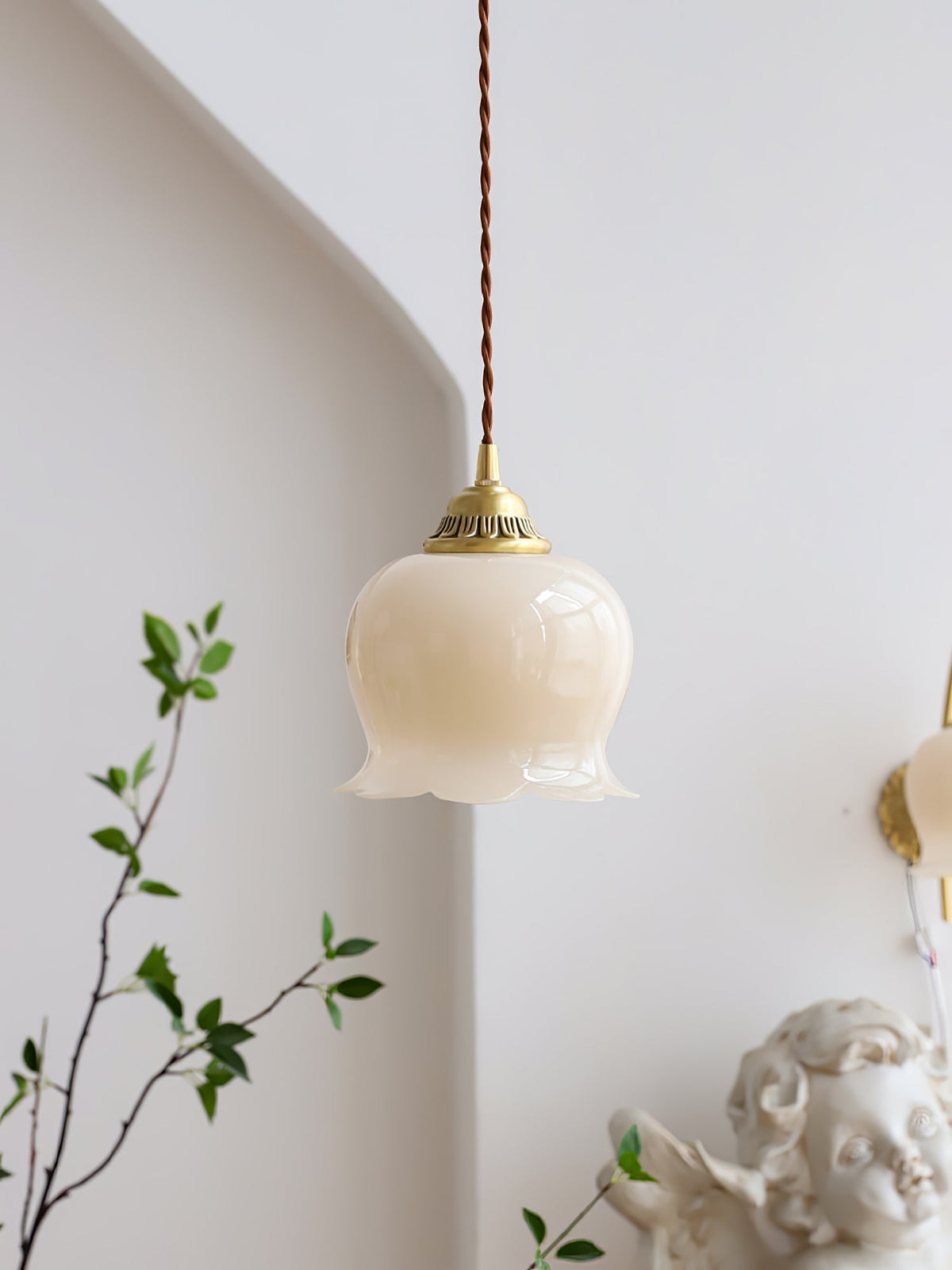 Veloza Pendelleuchte aus Messing und Kunstharz im Glam-Stil
