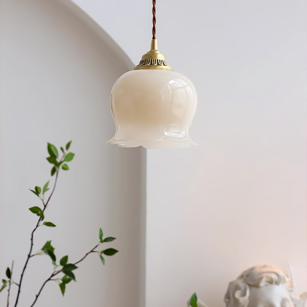 Veloza Pendelleuchte aus Messing und Kunstharz im Glam-Stil