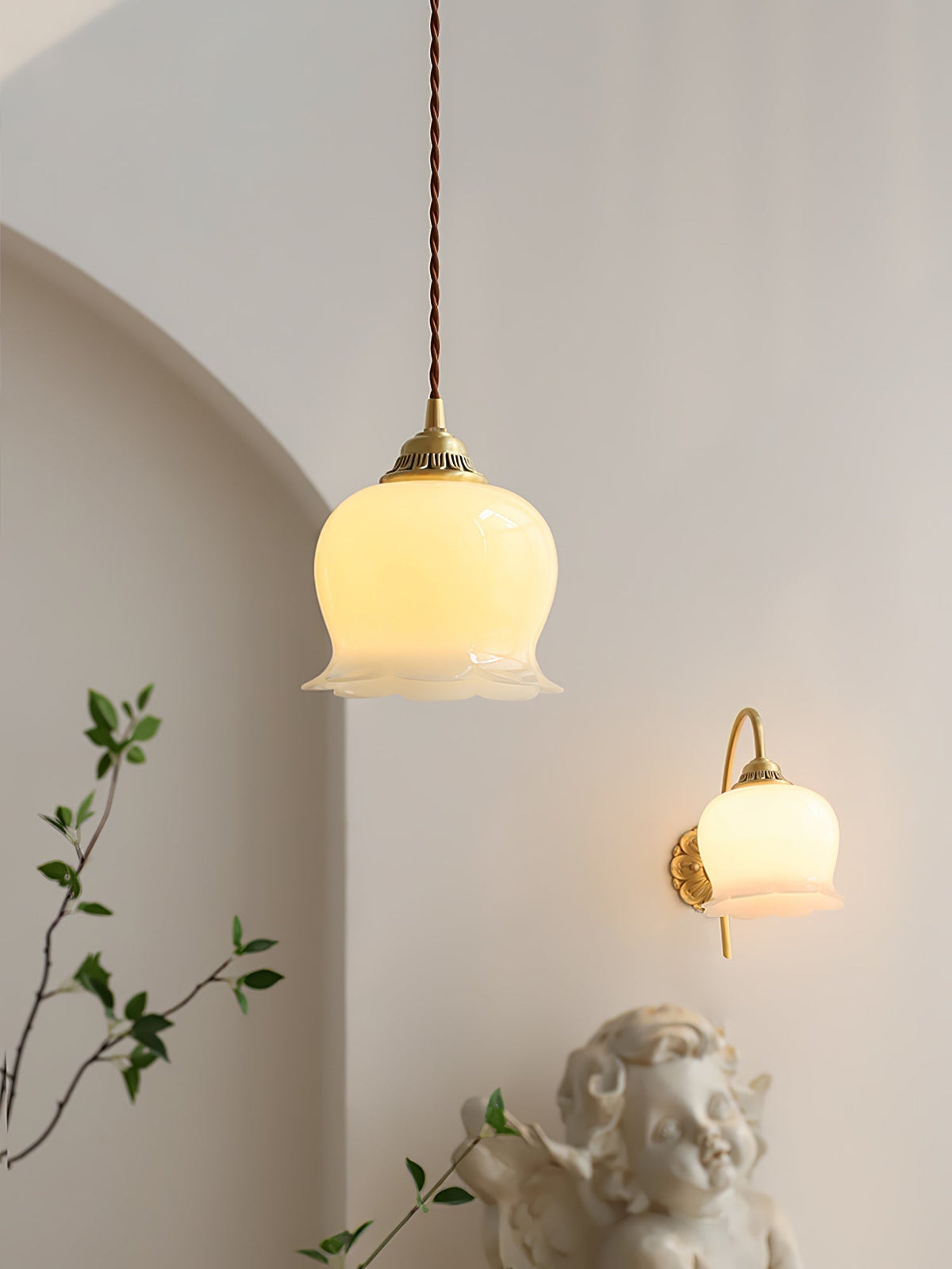 Veloza Pendelleuchte aus Messing und Kunstharz im Glam-Stil